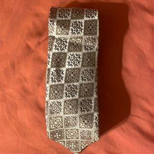 Silk tie In excellent condition
